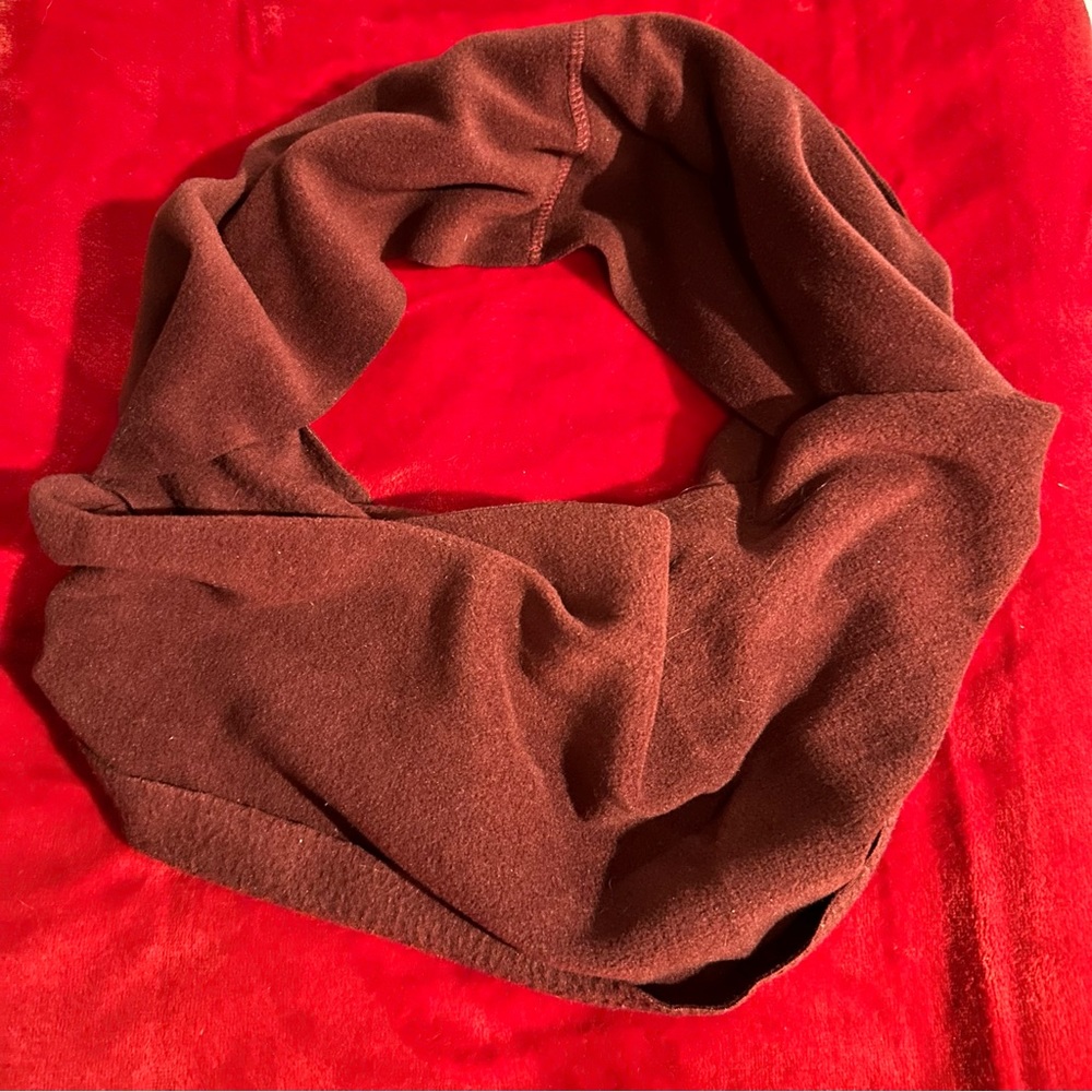 Felt Maroon Scarf - Picture 3 of 5